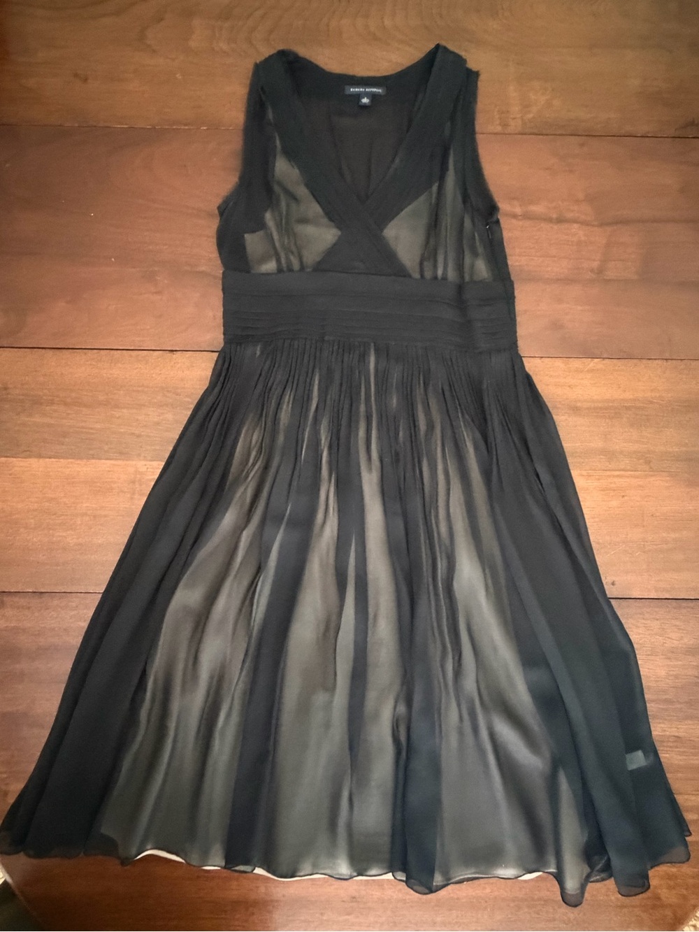 Banana Republic Vintage 2006 Black Sleeveless V-Neck Silk Dress
